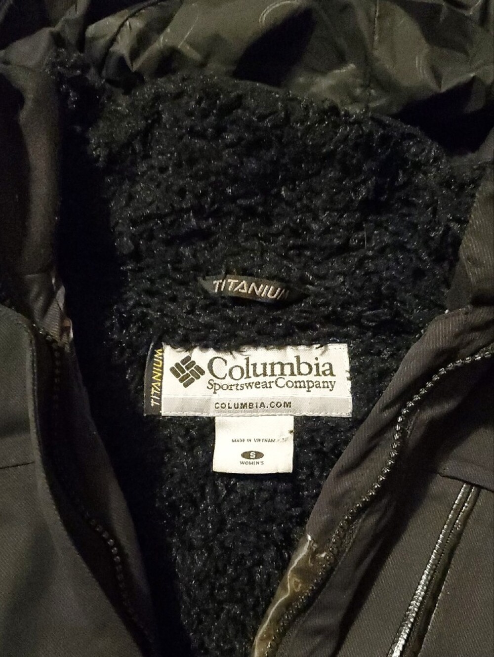 Columbia Vintage Titanium Omni-Tech Black Hooded Ski Jacket with Sleeve Accent - Picture 2 of 16